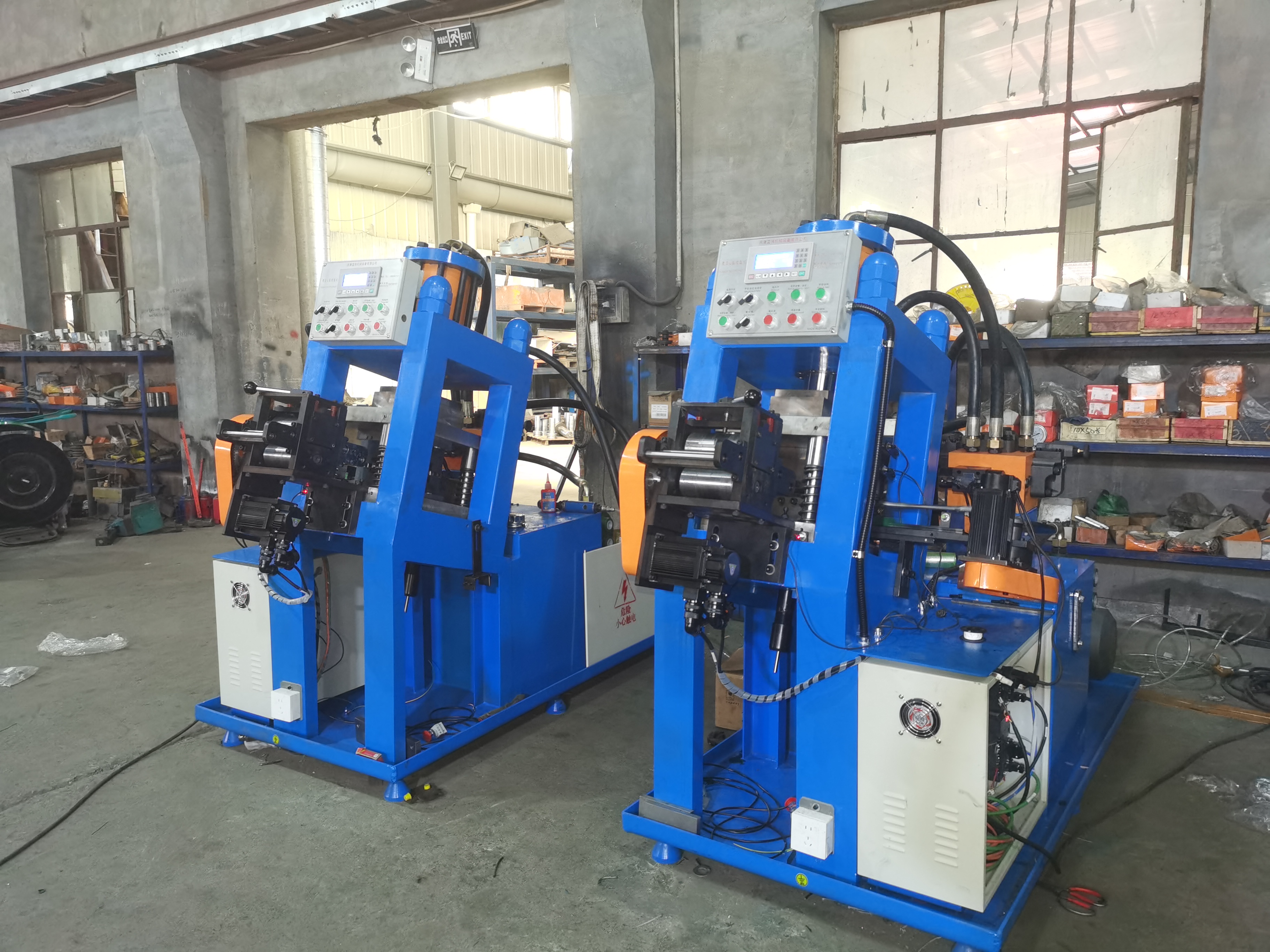 伺服送料器伺服卸料打釘成型機已全面推廣使用(圖1)